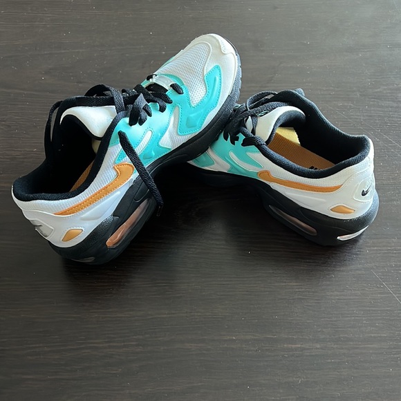 Nike Air Max2 Light Sneaker - Picture 6 of 6